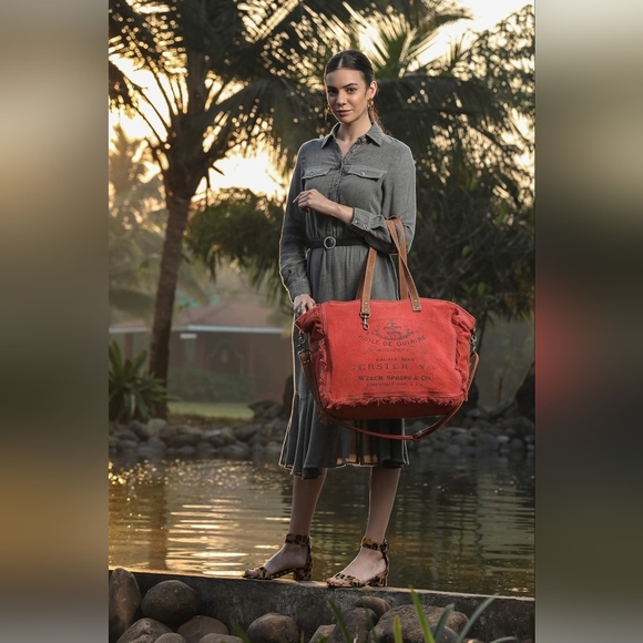 ☆HP☆NWT Myra Bag Carmine Upcycled Weekender S-1437 - Picture 4 of 6